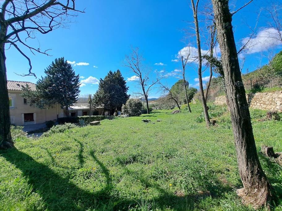 Le Champ Des Hors Villa Vailhauques Exterior foto